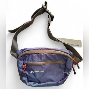 OZARK TRAIL hip/fanny pack. Like new condition. Navy blue, light gray inside.